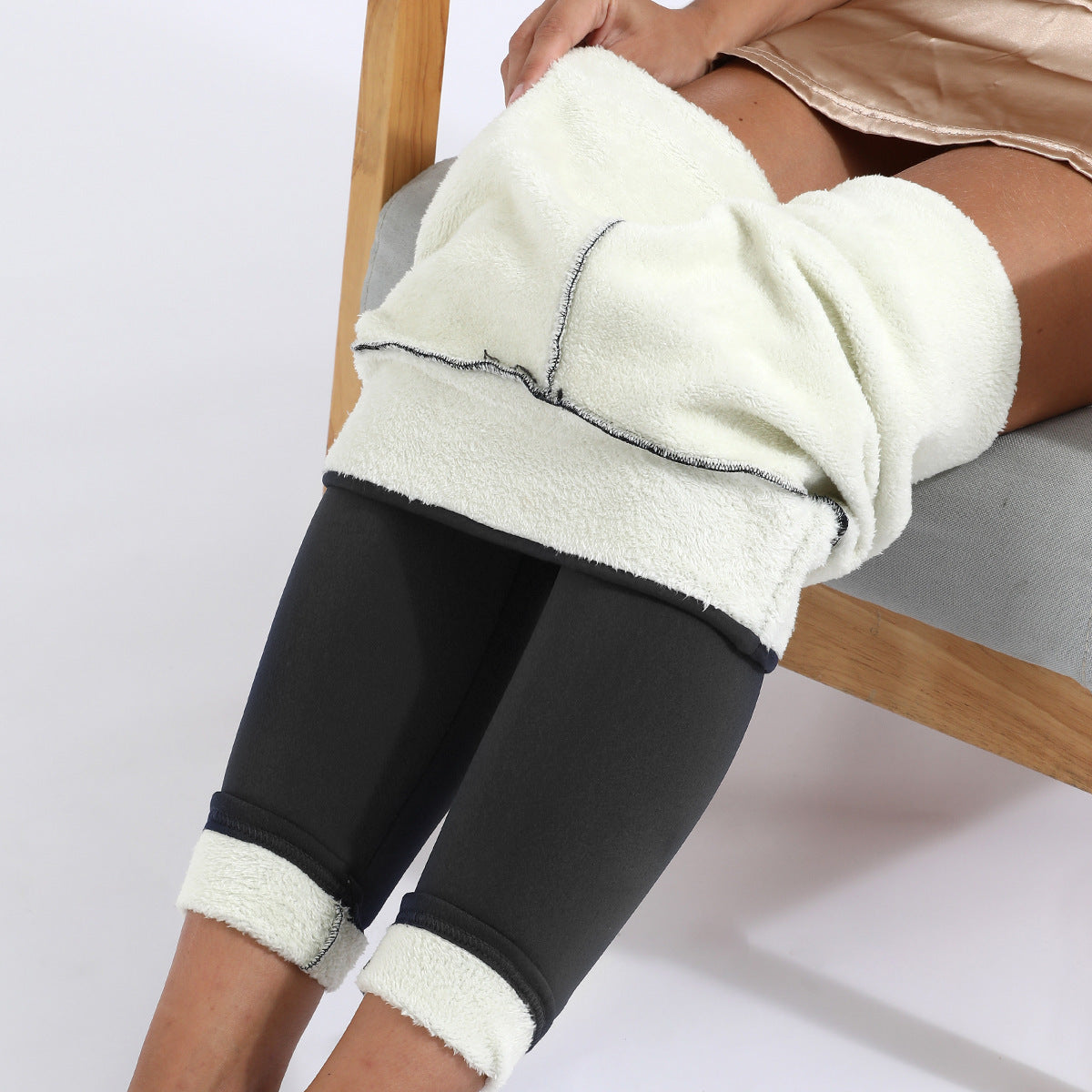 Winter Warmth Meets Style – Lamb Cashmere Stretch Leggings